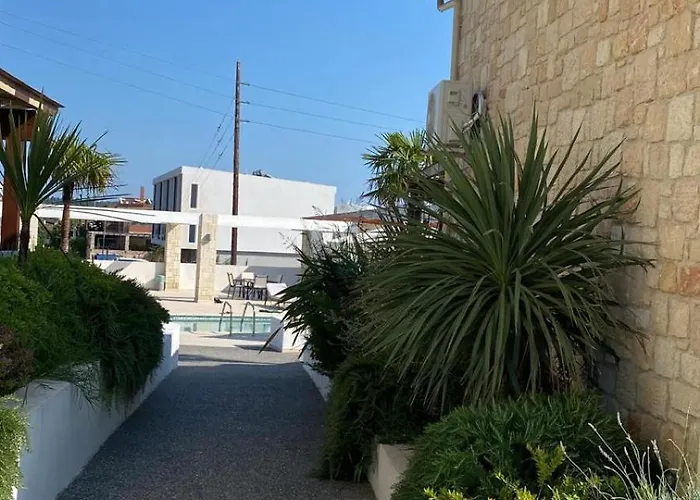 Sunshine Villa: Getaway In Kallithea Villa *