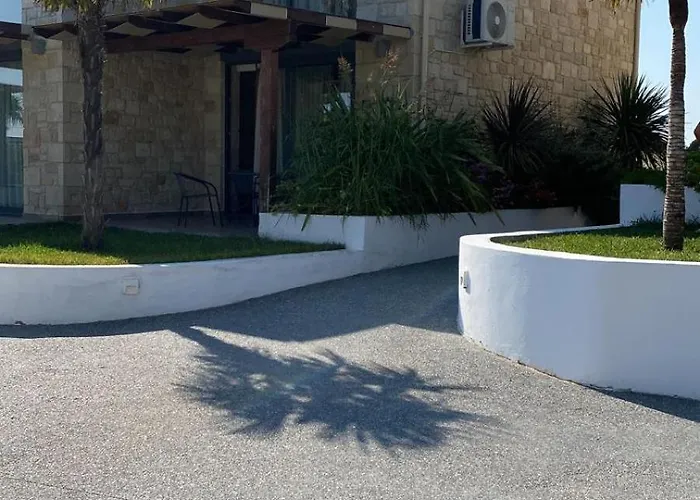 Sunshine Villa: Getaway In Kallithea *