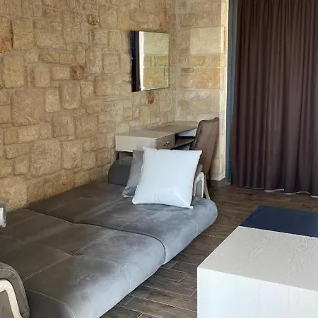 Sunshine Villa: Getaway In Kallithea *