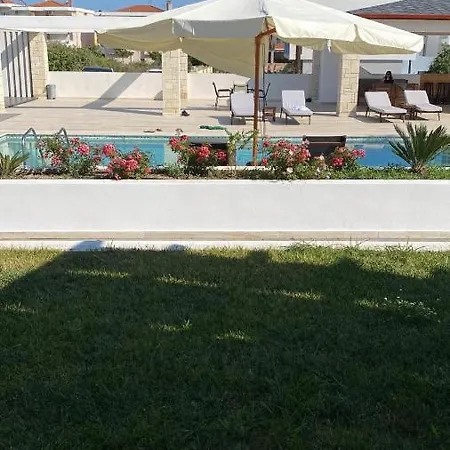 Villa Sunshine Villa: Getaway In Kallithea