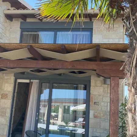 Sunshine Villa: Getaway In Kallithea