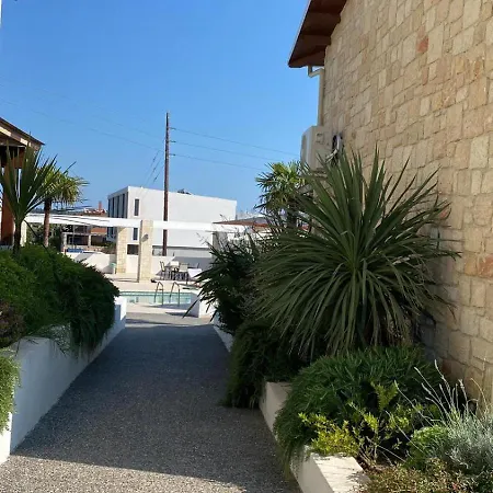 Sunshine Villa: Getaway In Kallithea Βίλα *