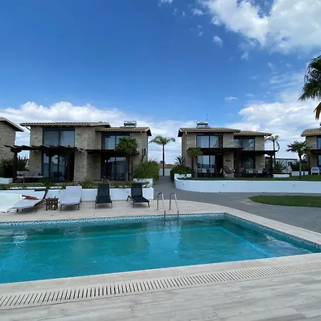 Sunshine Villa: Getaway In Kallithea Villa *
