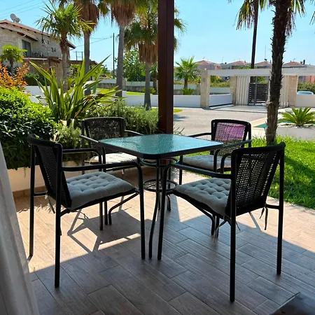 Sunshine Villa: Getaway In Kallithea