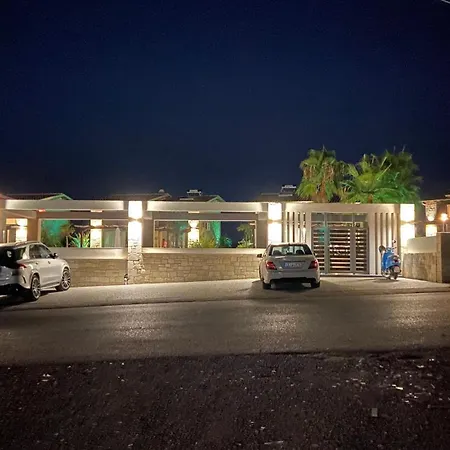 Sunshine Villa: Getaway In Kallithea *