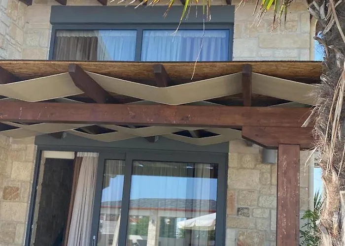 Sunshine Villa: Getaway In Kallithea